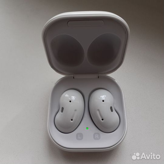 Беспроводные наушники Sumsung Galaxy Buds Live