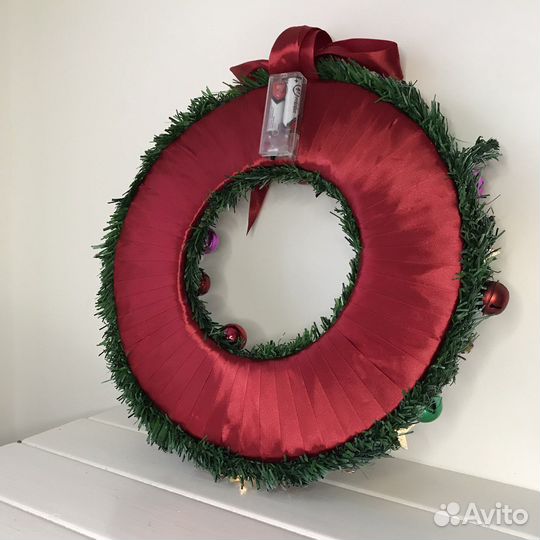 Рождественский венок с гирляндой