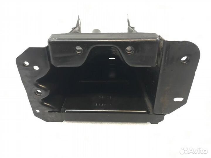 Кронштейн усилителя бампера передний правый