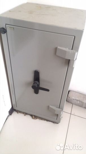 Сейф металлический