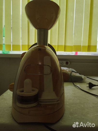 Электромясорубка DeLonghi KMG 1200 бу