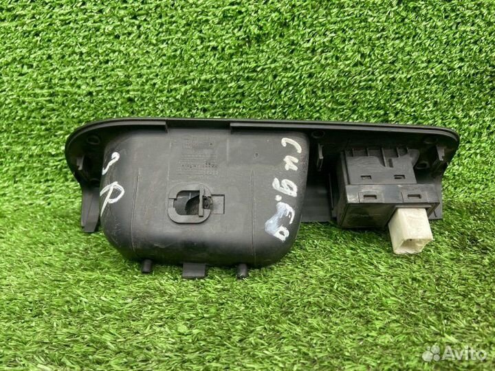 Кнопка стеклоподъемника задняя правая Kia Ceed ED