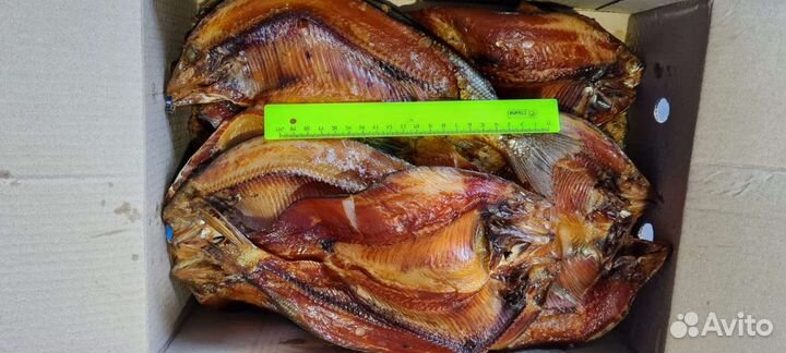 Снэковая продукция и много рыбы