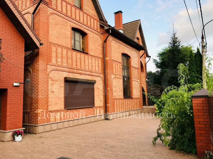 Дом 375 м² на участке 14 сот.