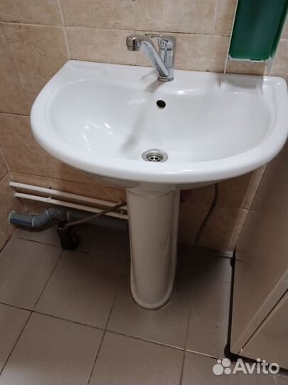 Раковина с пьедесталом