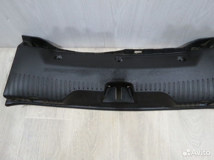 Кожух багажника Jaguar XF