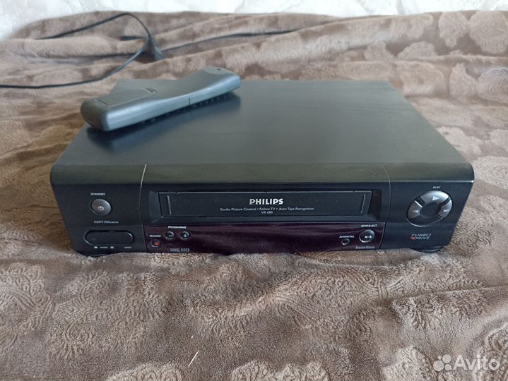 Видеомагнитофон Philips VR685