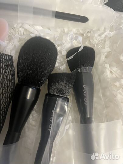 Кисти и футляр Mary Kay