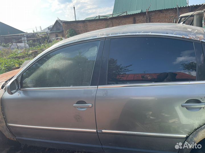 Volkswagen Passat 1.8 AT, 2001, битый, 35 000 км