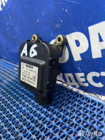 Моторчик заслонок отопителя Audi A6C5 седан 1999