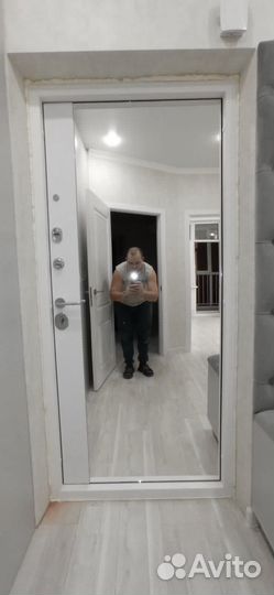 Дверь входная с зеркалом