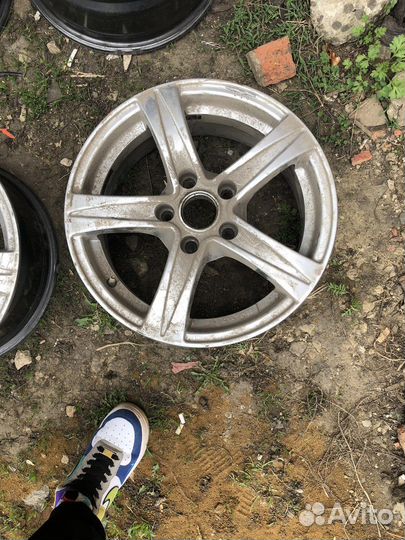 Продам диски с разболтовкой на волгу