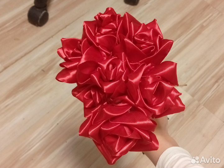 Розы из атласных лент