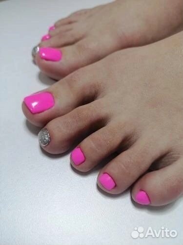 Педикюр с покрытием лаком