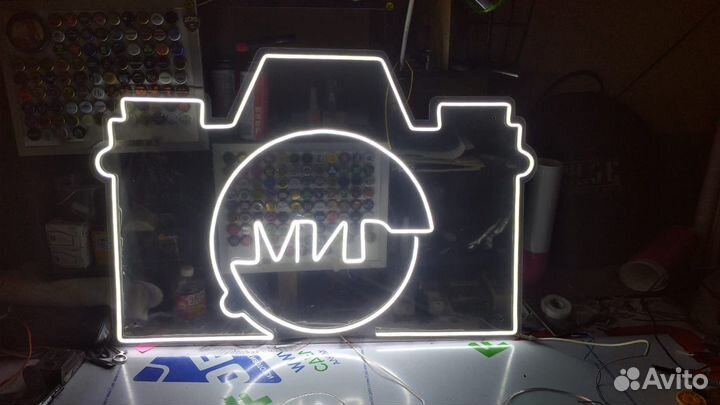 Неоновая вывеска