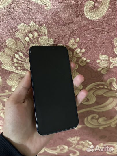 Телефон iPhone 12