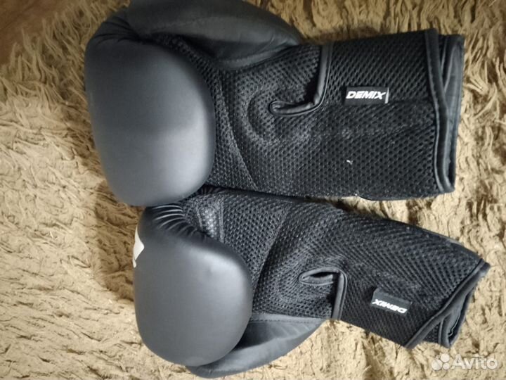Боксерские перчатки demix