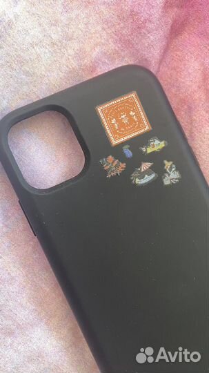 Чехол на iPhone 11 с ремешком черный