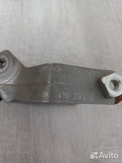 Кронштейн рулевой колонки Volkswagen Passat B6 1.8