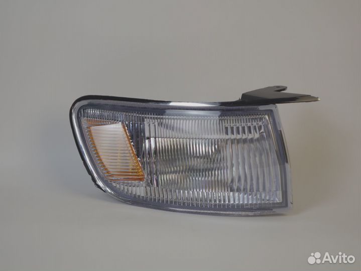 Габарит правый Toyota Chaser X90