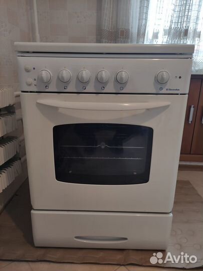 Газовая плита новая Electrolux