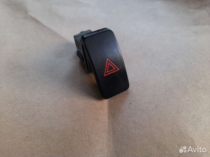 Кнопка аварийной сигнализации Toyota Corolla E15