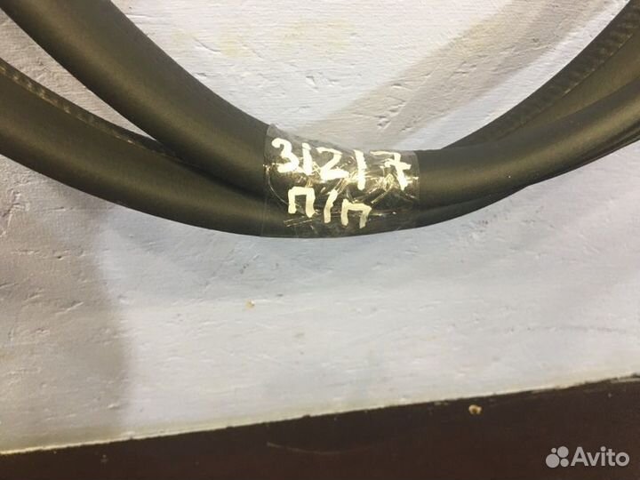 Уплотнитель проема двери передний Renault Duster 2