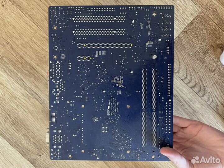 Материнская плата 775