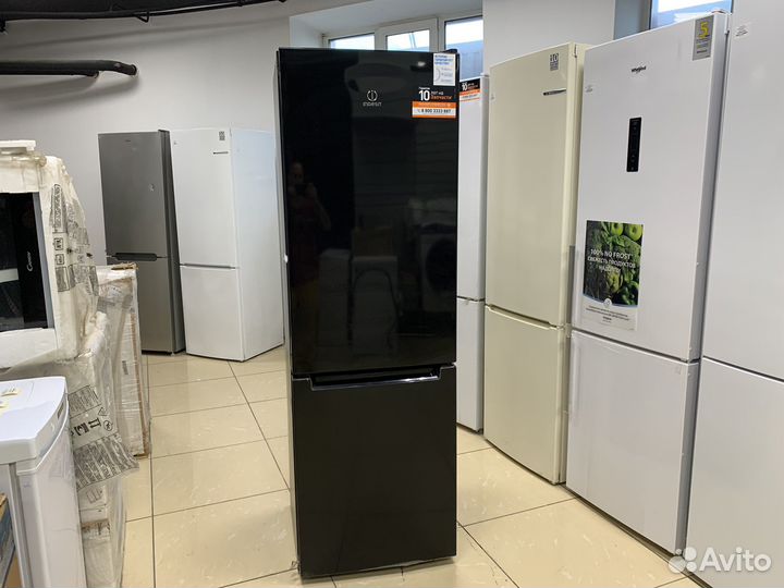 Холодильник Indesit черный