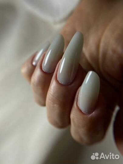 Модель на педикюр, маникюр