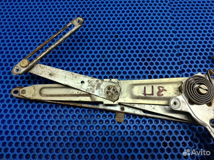 Стеклоподъемник задний правый Toyota carina T170