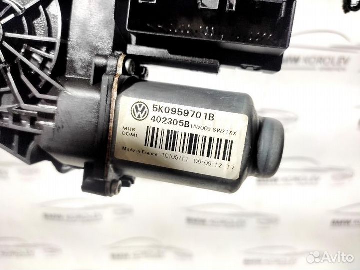 Моторчик стеклоподъемника передний правый Golf VI