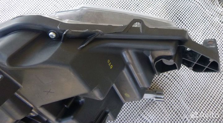 Ниссан Х-трэйл фара передняя