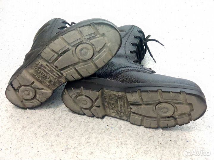 Ботинки с высокими берцами 