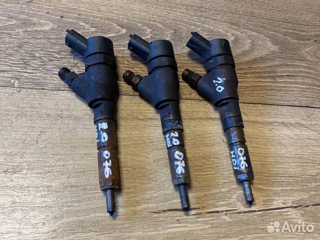 Citroen berlingo топливная форсунка 2,2 Hdi