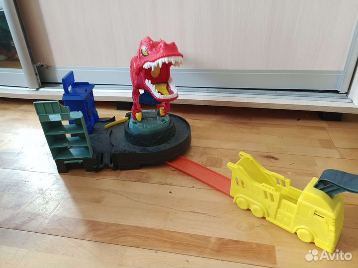 Hot wheels динозавр