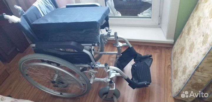 Кресло коляска для инвалидов
