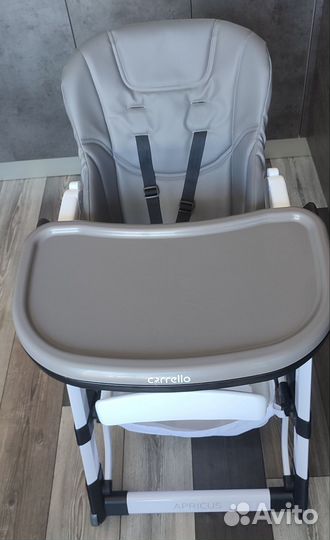 Детский стульчик для кормления Carello apricus