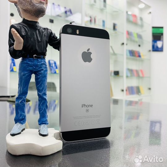 iPhone SE, 64 ГБ