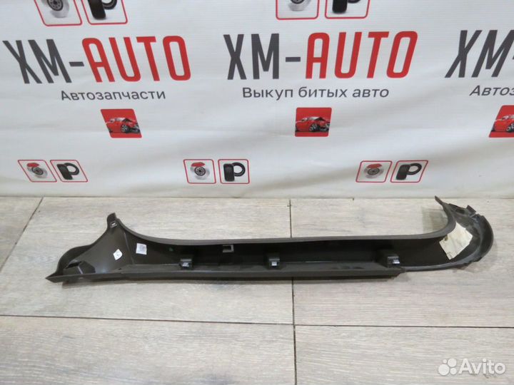 Обшивка крышки багажника правая Audi A7