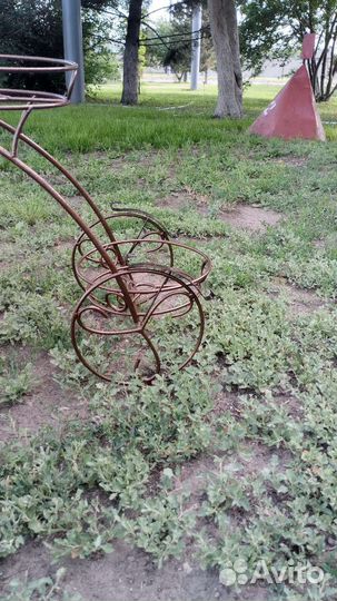 Подставка под цветы