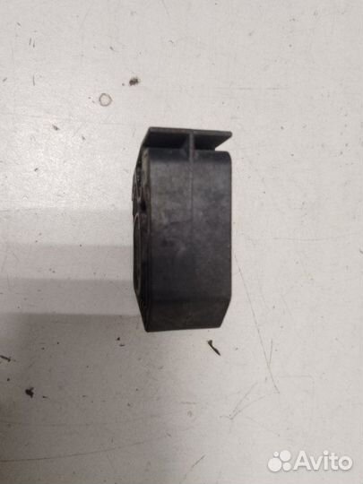 Кронштейн радиатора Volkswagen Bora 1997-2005