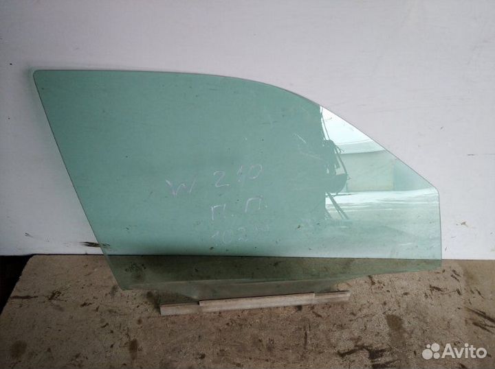 Стекло переднее правое Mercedes Benz W210