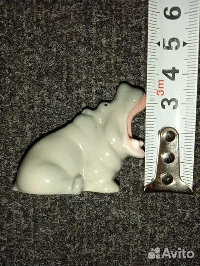 Статуэтка фарфоровая