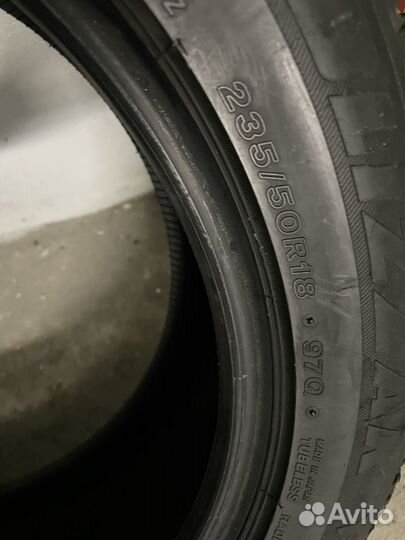 Bridgestone Blizzak VRX 235/50 R18 97Q