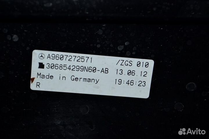 Обшивка двери, правая mercedes-benz Actros MP4 184