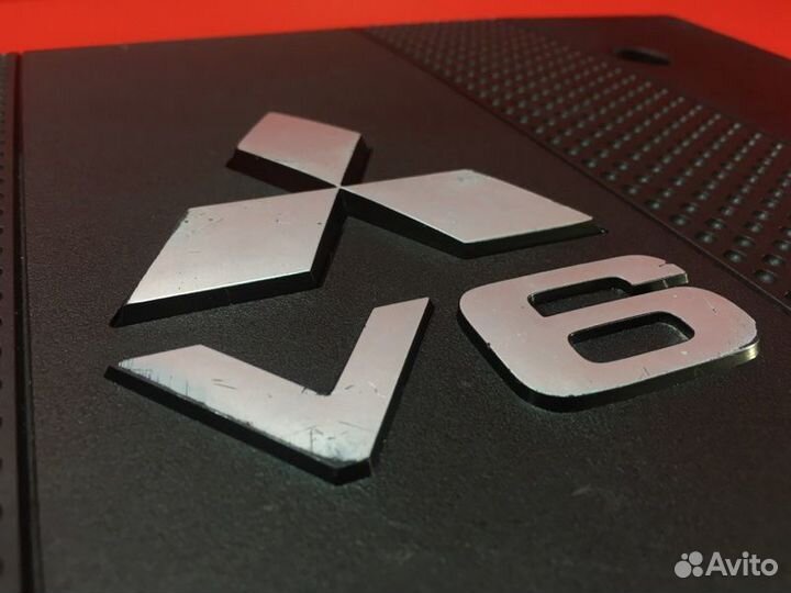 Декоративная крышка двс Mitsubishi Pajero V87W