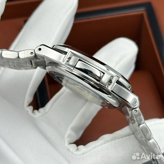 Премиальные Patek Philippe - Nautilus механика