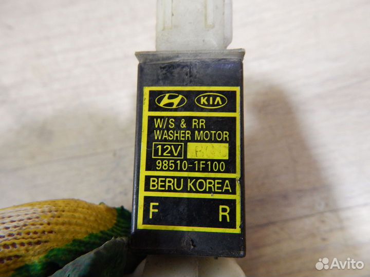 Насос омывателя стекла Kia Carnival VQ