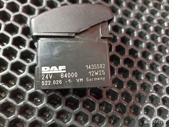 Кнопка освещения за кабиной